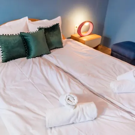 Private In The Centre Apartment *