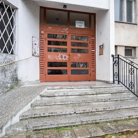 Private In The Centre *