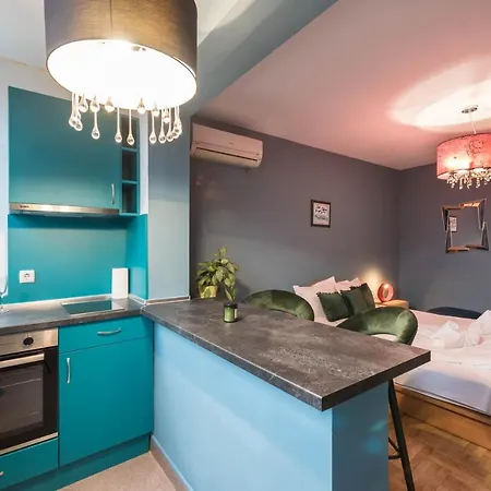 Private In The Centre Daire *